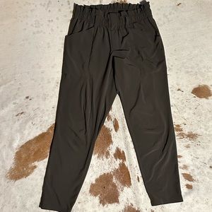 Athleta Light Weight Stretchy Black Casual Jogger Pants Size 6